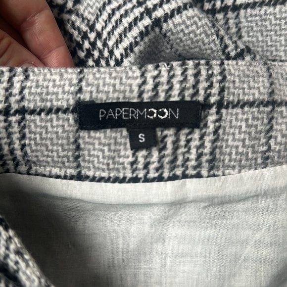 Black, gray, white plaid, belted, mini skirt, size small - Picture 5 of 6